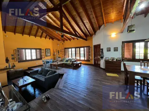 Casa en Venta con 6 cocheras
