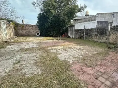 Casa 3 ambientes con parque en venta en Moreno