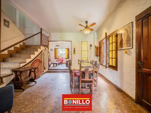 Casa en Venta con 2 cocheras