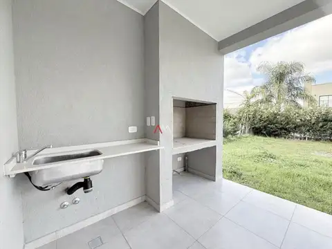 CASA EN VENTA EN LAGOON PILAR