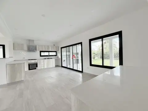 Casa 7 ambientes con 5 baños