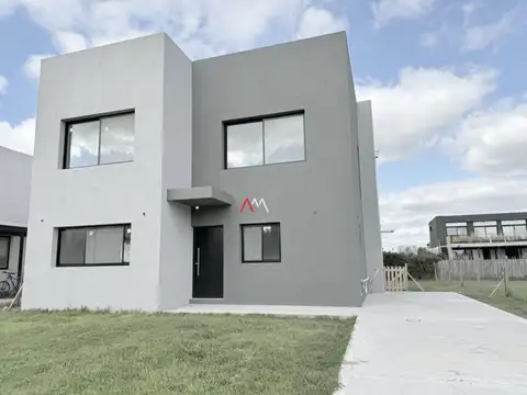 CASA EN VENTA EN LAGOON PILAR