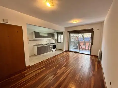 Departamento. Semipiso.  2 ambientes. Alquiler.