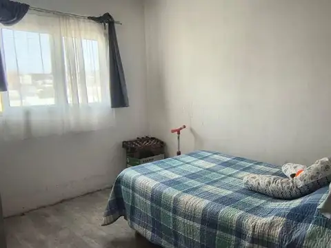 Casa 8 ambientes con 2 baños