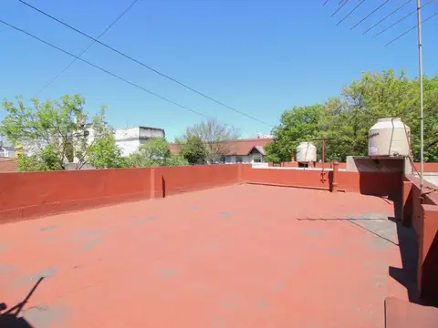 VENTA PH DE 3 AMB MONTECASTRO CON PATIO Y TERRAZA
