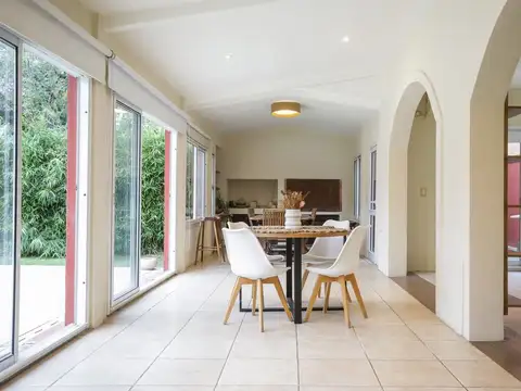 Casa 5 ambientes con 3 baños