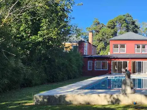 Casa en Venta con 3 cocheras