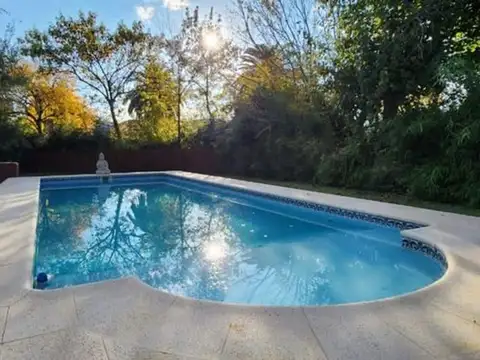 VENTA CASA DE 5 AMBIENTES JARDIN/PISCINA ESCOBAR