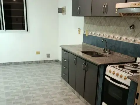 Esteban Merlo 4500, Piso 1