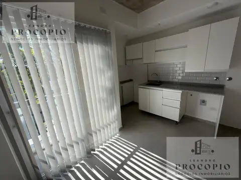 Monoambiente amplio de categoría en alquiler en Moreno