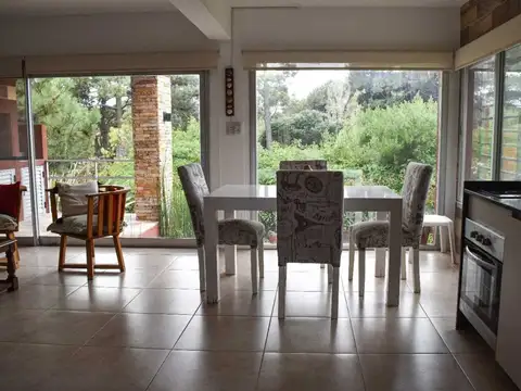 CASA 4 AMBIENTES. OSTENDE 3 CUADRAS DEL MAR