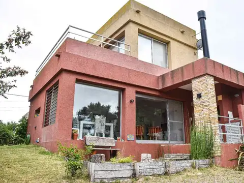 CASA 4 AMBIENTES. OSTENDE 3 CUADRAS DEL MAR