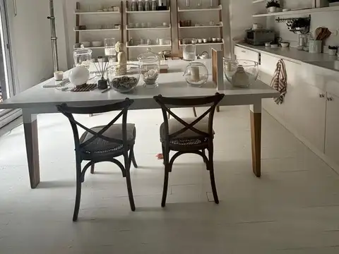 Casa en Alquiler con 1 cochera