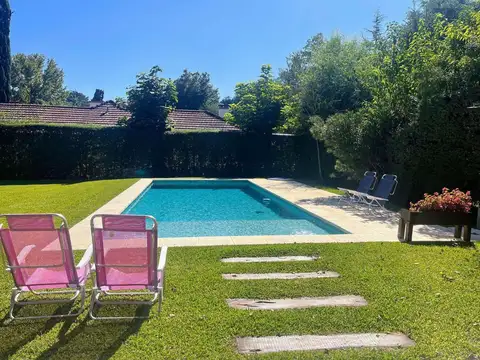 Casa 4 ambientes con 2 baños