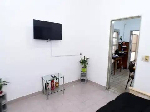 CASA EN VENTA 3 AMBIENTES A REFACCIONAR CON GARAGE Y QUINCHO