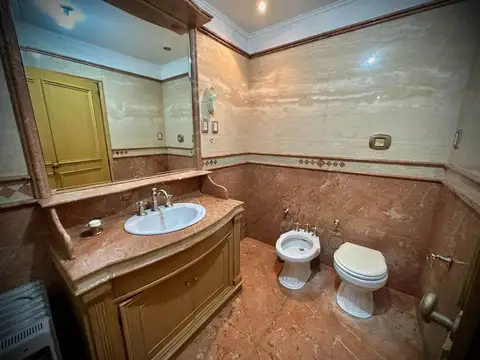 Casa 5 ambientes con 3 baños