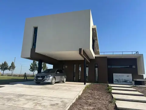 Casa en Venta en Canning Barrio San Lucas