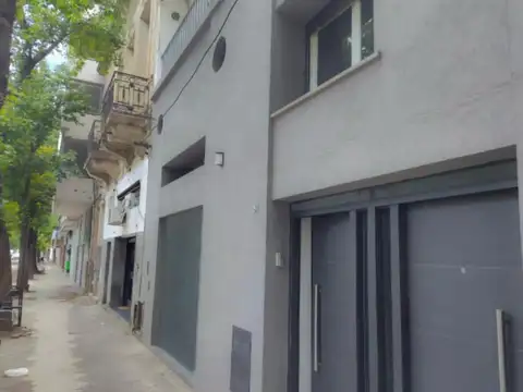 Casa en Pichincha Reciclada a nuevo con patio, amplio garage