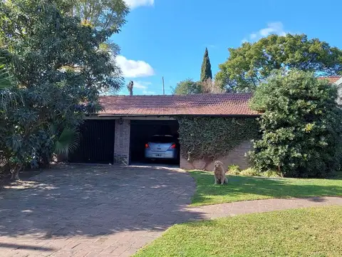 Casa en Venta con 2 cocheras