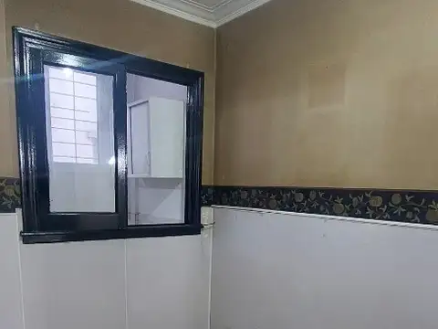 Avenida Hipólito Yrigoyen 4400, Piso 1