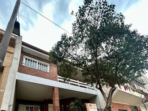 CASA en EXCELENTE UBICACION.