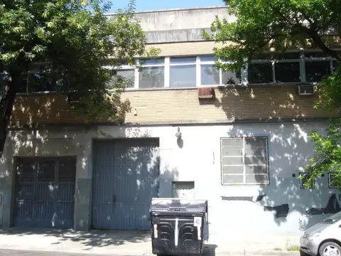 Edificio de construcción solido en Villa del Parque