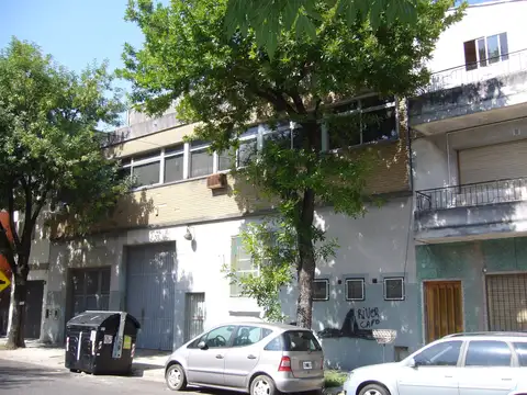 Edificio de construcción solido en Villa del Parque