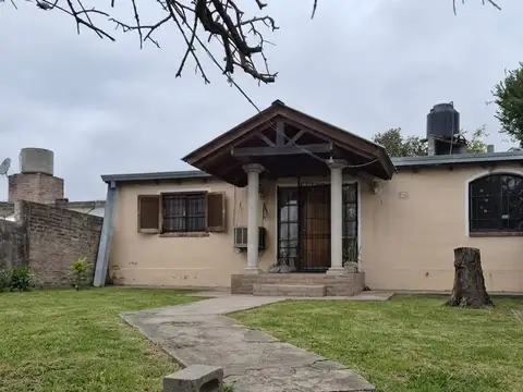 VENDE CASA TRES DORMITORIOS QUEBRADA DE LAS ROSAS