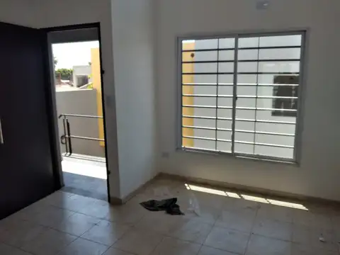 Departamento en Alquiler en Bernal Oeste, $ 420.000