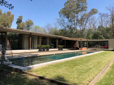 Casa en  barrio cerrado Los Pinguinos a la venta
