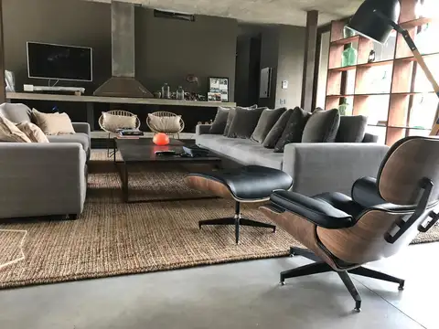 Casa en  barrio cerrado Los Pinguinos a la venta