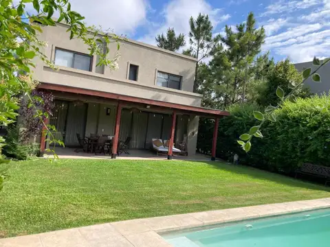 Casa 4 ambientes con 3 baños