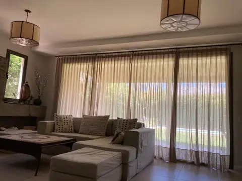Casa - La Damasia