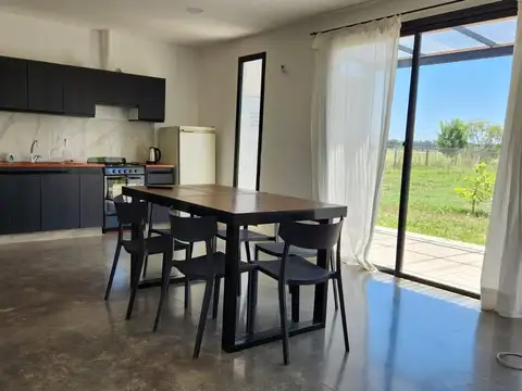 Venta casa 3 dorm pileta en Las Acacias Exaltación