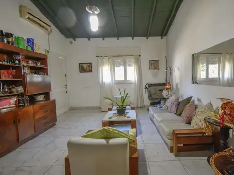 Casa en Venta con 3 cocheras
