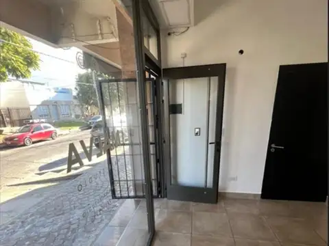 Local en Alquiler en Villa Luzuriaga, $ 400.000