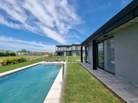 Casa 6 ambientes con 5 baños