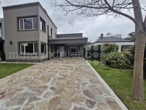 AVDA JUAN MANUEL DE ROSAS 2200