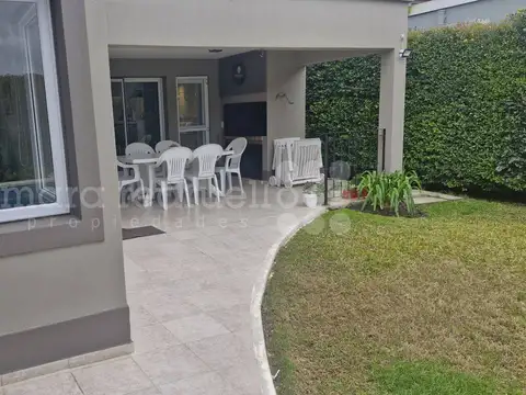 Casa 4 ambientes con 3 baños