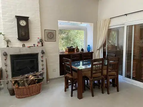 Casa 5 ambientes con 3 baños