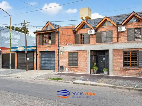 Casa en Venta con 3 cocheras