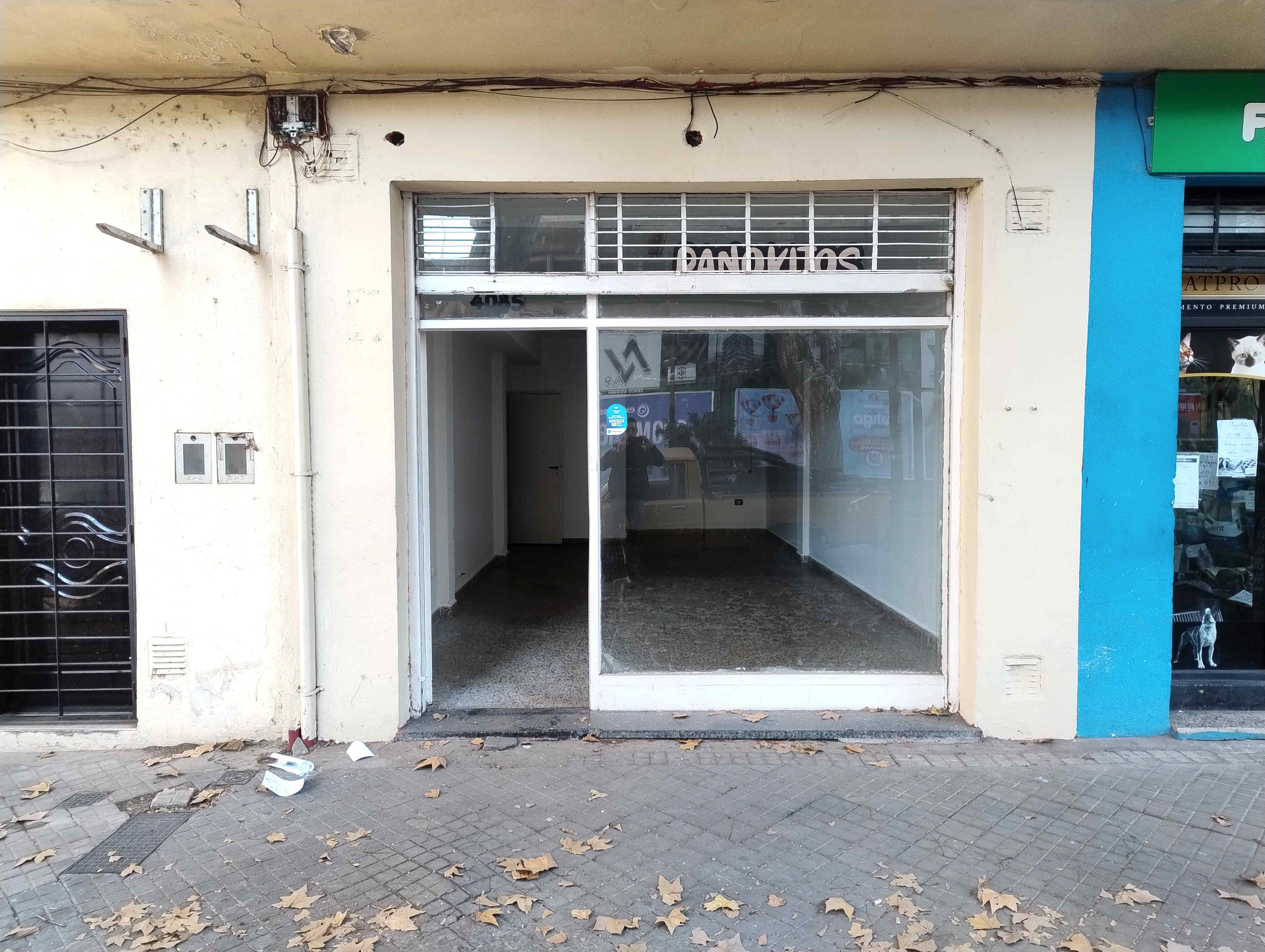 Amplio local en barrio Echesortu