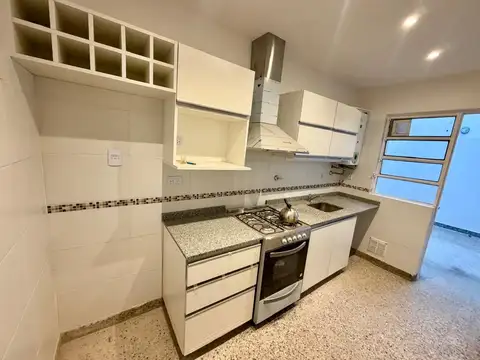 Depto Tipo Casa en Alquiler de 4 ambientes