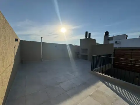 Casa en venta dos dormitorios con patio y parrilla.