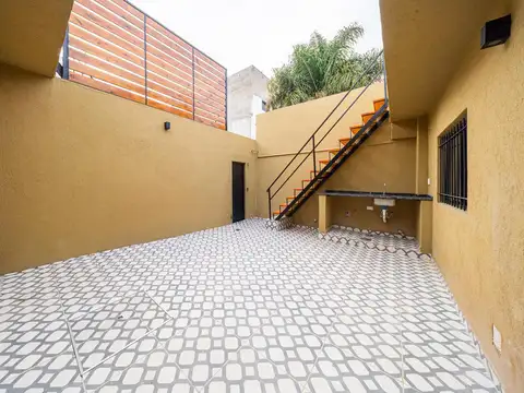 Casa en venta dos dormitorios con patio y parrilla.