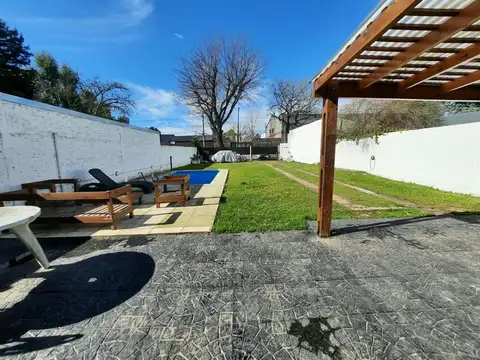 Casa 4 ambientes con 2 baños