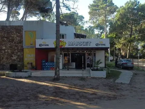 Local en Venta en Carilo, USD 1.700.000