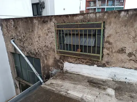 LOCAL CON VIVIENDA VENTA SAN CRISTOBAL.COCHERA