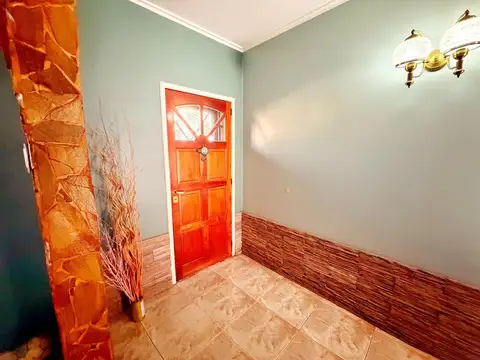 Casa 4 ambientes con 2 baños
