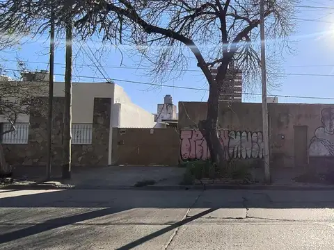 Terreno 900 m² — Calle 8 entre 70 y 71,  La Plata · Zonificación UR1